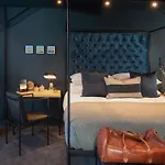 Cartel House Hotel On Loop